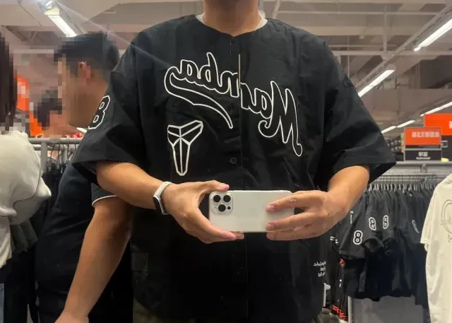 明天是2026年曼巴日，今天25年款冲进奥莱！