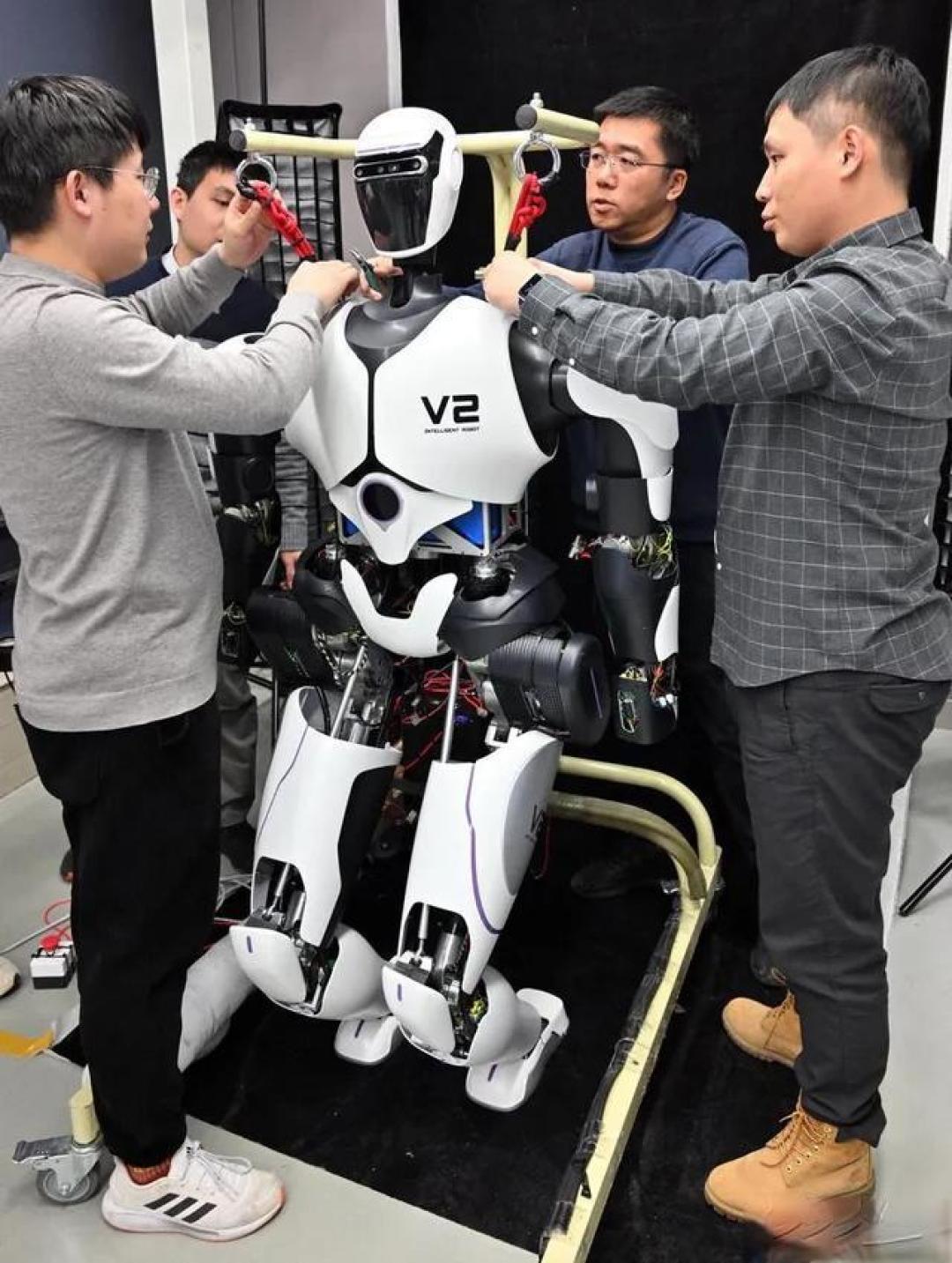 时速36公里！国产机器人刷新世界纪录，逼近博尔特百米极限