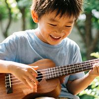 尤克里里vs吉他：孩子学琴第一步，选对乐器少走弯路