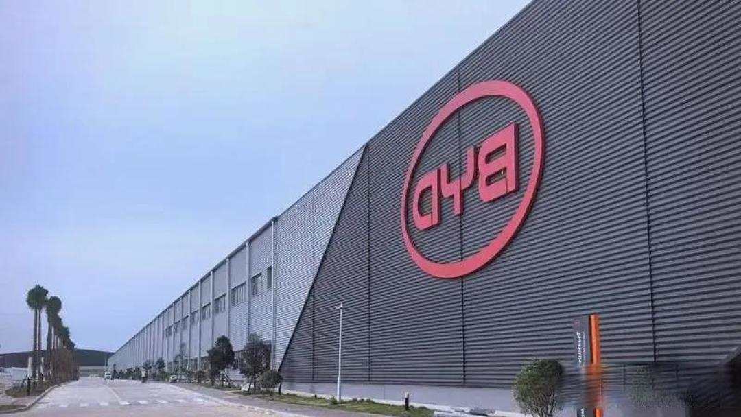 利润跌近两成,CFO年薪却破千万,比亚迪在下什么大棋?