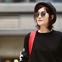 四五十岁女人还是穿卫衣更显年轻，但要记住“3穿3不穿”，才优雅