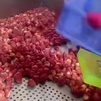 主流品牌冻干草莓农残检测：均合格但疑涉超范围用药，行业标准亟待完善