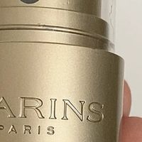 氨基酸洁面乳与神经酰胺保湿