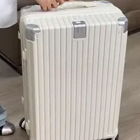 多功能轻便大容量行李箱解析：材质、功能与选购指南