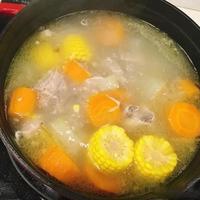 春季养生饮食指南：四道应季汤羹的制作与功效