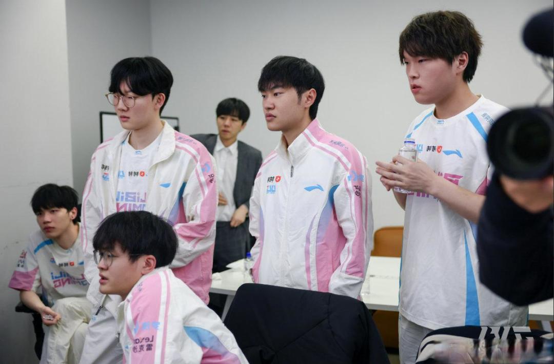 三连胜登顶LPL，全球战力榜第一，BLG宣告王者归来