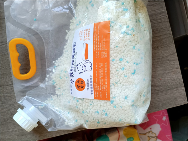猫砂盆臭味散不掉？“除臭珠”让我家终于敢开窗了
