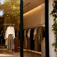 季节窗口叠加技术迭代，鞋服配饰向轻量化与品质化升级｜世研消费