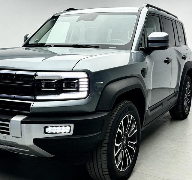 2026款方程豹钛6曝光：硬派造型配800V闪充，卡位15-19万市场