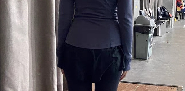 春季气候多变，外套的选择应平衡轻量化、温控与风格表达。