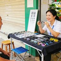 摆摊卖眼镜：低成本创业实操指南