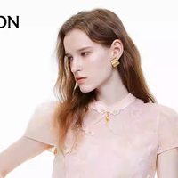 春日粉黛｜提花新中式套装，盘扣上衣+半裙温柔到骨子里