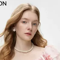 这件上衣把春天穿在身上了｜蝴蝶会在肩头呼吸