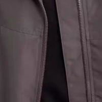 春季外套的选择核心在于灵活应对温差与材质质感的平衡。