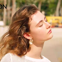 一针一线里藏着春天｜这件钩花衫有手作的温度