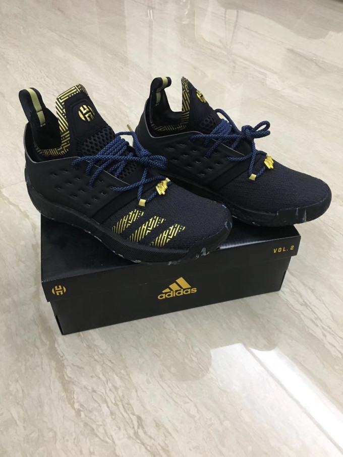 阿迪达斯篮球鞋