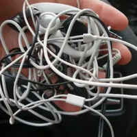 兄弟们，耳机新科技，带线不充电，游戏无延迟，杀回来了