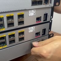 【网络工程师】如何使用光纤在两台交换机之间做trunk？资深网工大佬手把手教学