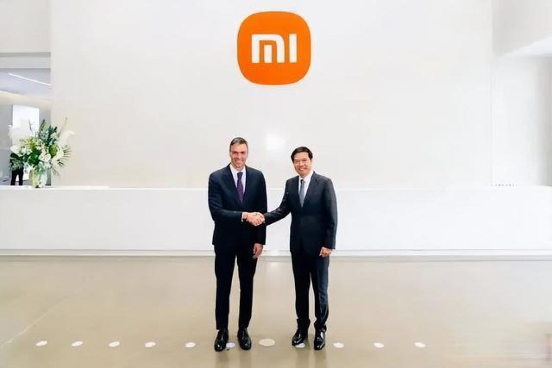 雷军向西班牙首相秀操作,一句语音控制全屋获其连连点赞