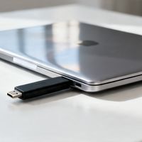 花300块买的“正版密钥”根本激不活？2026年重装Windows的真相