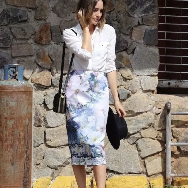“铅笔裙”今年春夏又火了，这样搭好看又显瘦！