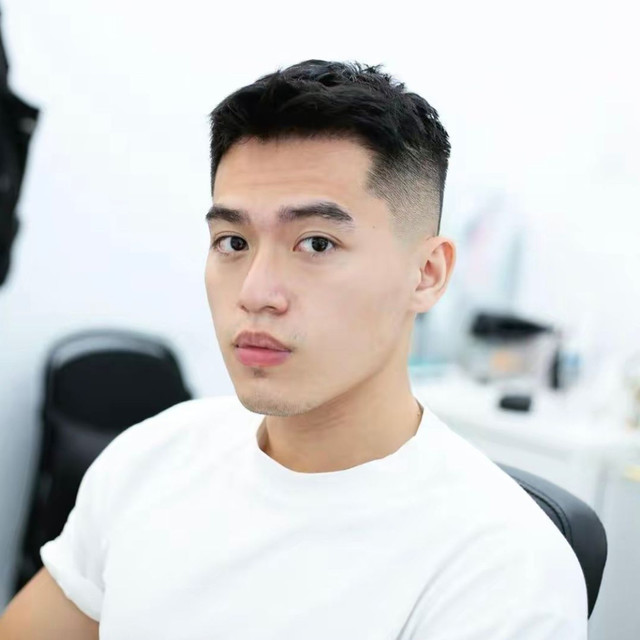 男人过了40岁后，尽量少留这4种发型，乍一看时髦，实际非常土气