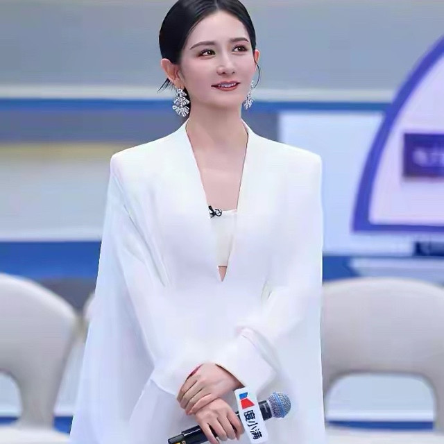 谢娜发长文宣布开演唱会，被骂“跨界捞金”回应：圆中年女人的梦