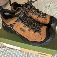 宽脚选徒步鞋，舒适不是加宽就行——真正合脚的关键在这四个维度