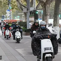 智能电动车的三项隐形开销：服务费、电池与保险