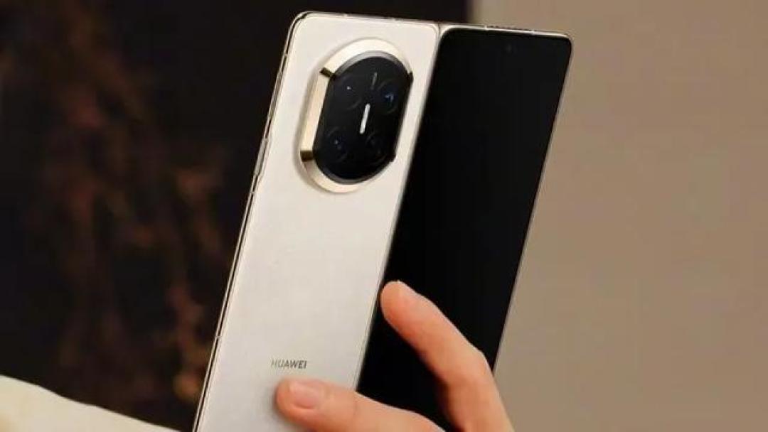 iPhone Ultra量产推迟，华为抢跑，苹果“后发”优势悬了？