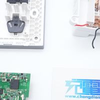 金属喷漆质感十足，罗格朗27W氮化镓快充86面板拆解