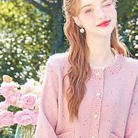 粉色针织开衫，春日氛围感的温柔暴击！
