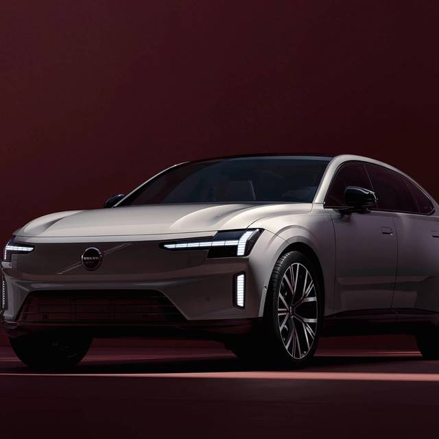 沃尔沃史上续航最长的纯电轿车，42.99万，充电10分钟增加300公里