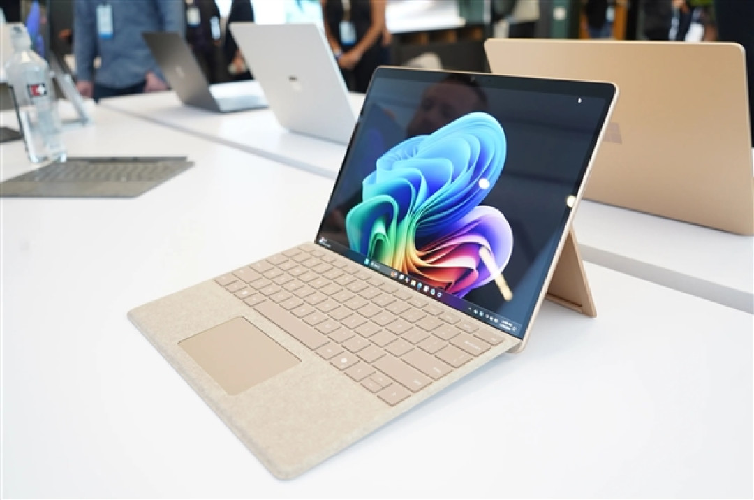 微软计划推出OLED版Surface