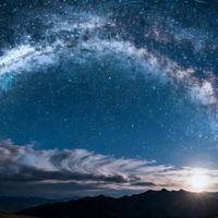 别再白跑几百公里！新手拍星空终极避坑指南：银河流星极光一次分清，手机也能出大片