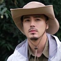 上了年纪的男人,这4种帽子能不戴,就别戴了!显老不说还很油腻