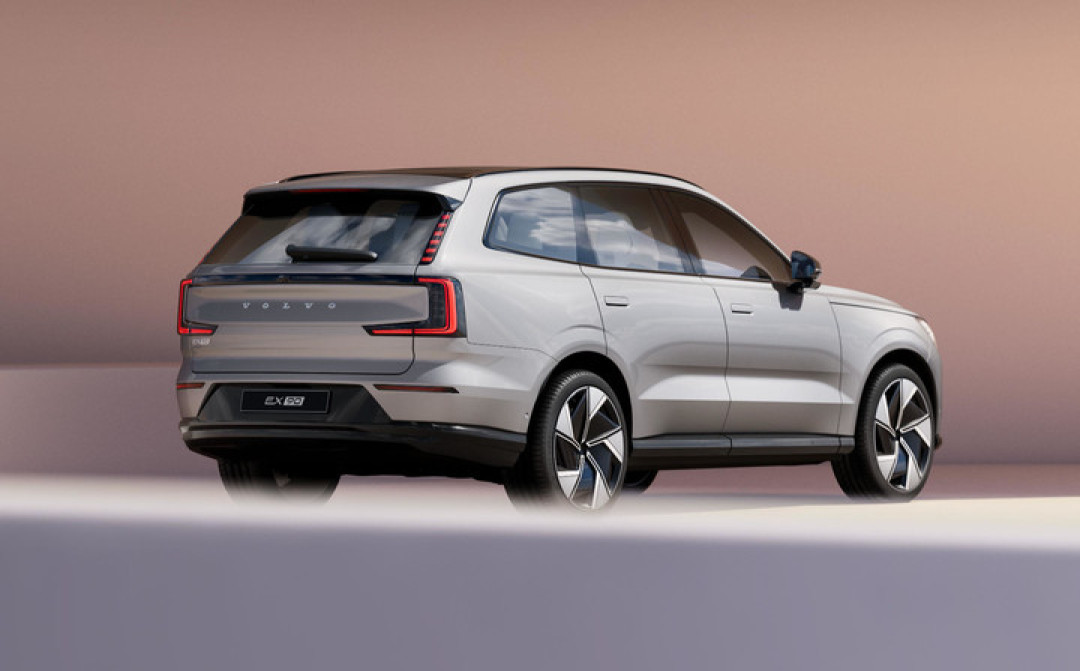 沃尔沃三车齐发！ES90 卖 42.99 万，XC70 卖 24.99 万，还有一辆旗舰轿车