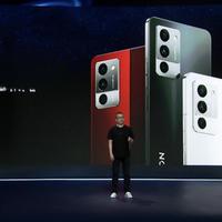 联想5月19日发布四款AI原生设备：拯救者Y70手机、Y700平板、Y7000X笔记本及moto razr fold折叠屏