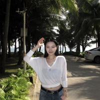 巴卜 Studio 三色 V 领 T 恤｜春夏衣橱刚需，慵懒松弛感一键拿捏