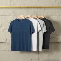 lululemon-露露乐蒙 Metal Vent Tech 上衣，诠释运动男士的时尚感。