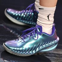 Nike GT Cut 4于2026年1月发布，搭载ZoomX 3.0与全掌Zoom Strobel双缓震系统