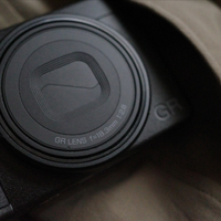 理光GR系列的“不可替代性”：为什么一台定焦卡片机能卖到近万？