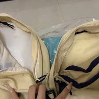 匡威芝麻黄和杏色书包对比