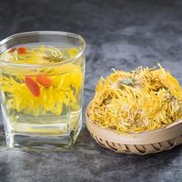 贡菊明目最强，杭菊清咽最稳，滁菊散风热但难买对——三类菊花茶功效天差地别，喝错反伤身