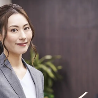 女子求职秘书岗被问私生活：比薪资更重要的，是职场最基本的尊重