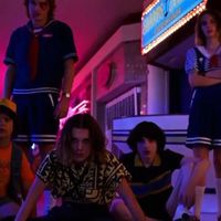 周末在家看了一下午的怪奇物语，我眼睛先“罢工”了