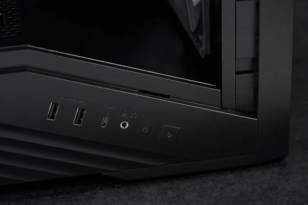 联力Vector V150 INF机箱评测：无限镜当前，散热当先