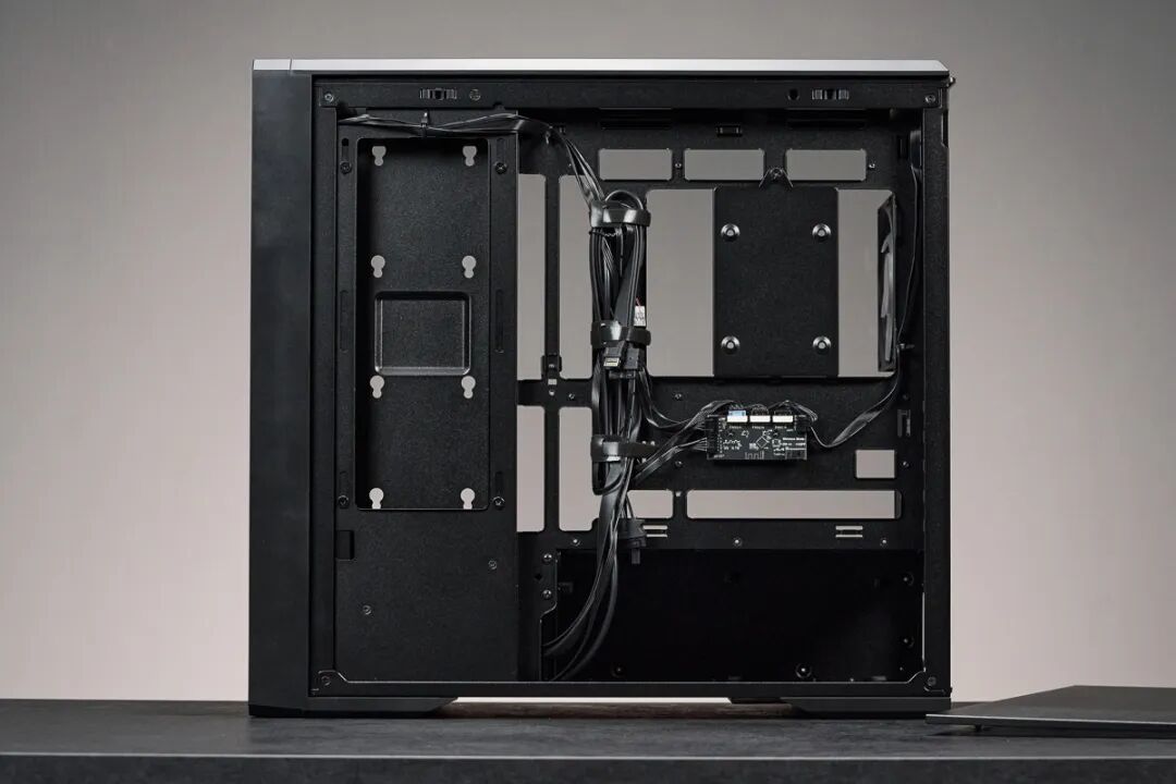 联力Vector V150 INF机箱评测：无限镜当前，散热当先