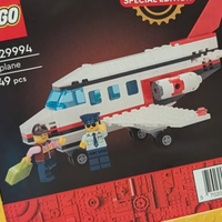 复古小飞机悄然出现机场授权店？乐高这款赠品还会“飞”到哪里？