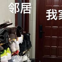 物业不让门口放鞋子鞋柜，看看“网友家的新招”，干净整洁还美观